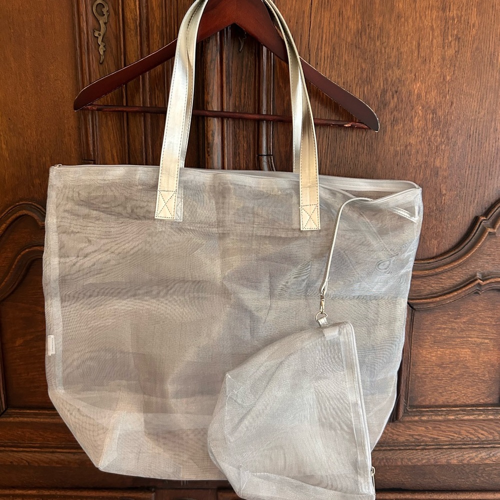 Elegant Silver Tote Bag with Pouch